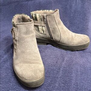 Earth Origins Gray Ankle Boots
